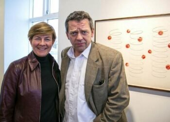 A media queen and an artist sell an apartment