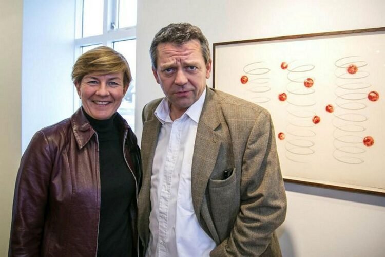 A media queen and an artist sell an apartment