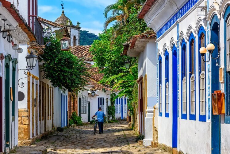The surprising tropical, liquid and cultured Brazilian city that lives next to the sea