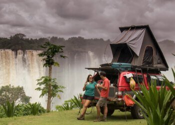 The fascinating trip of two people from Albacete by van through 17 African countries: "We adapt to any bombardment"
