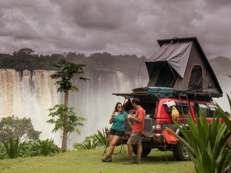 The fascinating trip of two people from Albacete by van through 17 African countries: "We adapt to any bombardment"