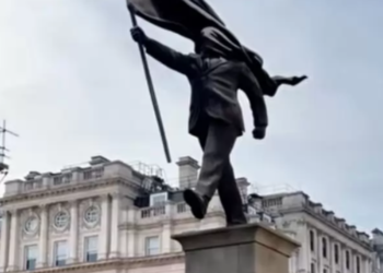 Banksy provokes London with a new statue in Waterloo Square