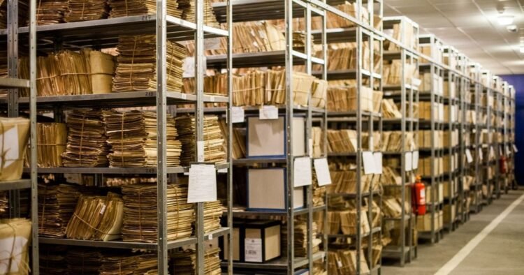 What will we learn from the declassification of the 5,000 files about the ’90s. The stake of the declassification of 100 meters of Romanian history