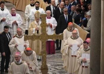 Pope ordains four bishops for Rome: Be men of peace and unity