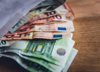 Momentum promises to increase minimum wage by over 60%