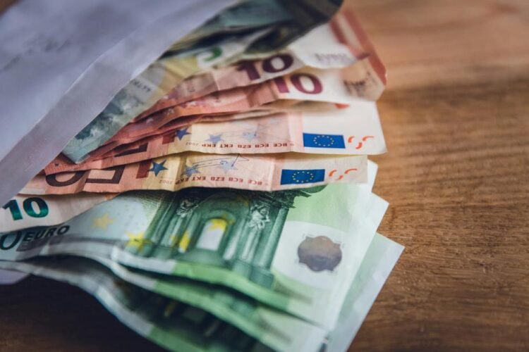 Momentum promises to increase minimum wage by over 60%