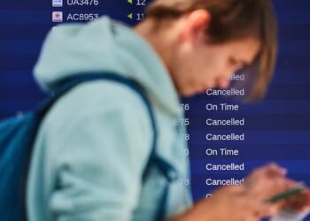 Government documents suggest Ottawa stalled airline fee meant to fund passenger complaints system