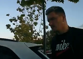 The images of former Rayo Piti player scratching the car of the president of Atlético Pinto