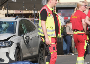 A car crashed into a crowd in Leipzig: Two dead, dozens injured…