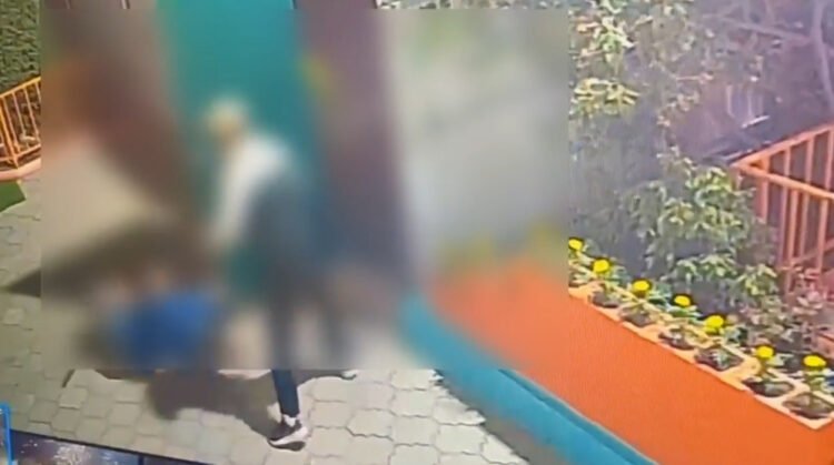 Bishkektegi baldar uyunun tarbiyalanuuchulary kuzochunu sabap, 2 kyzdy alyp ketishken