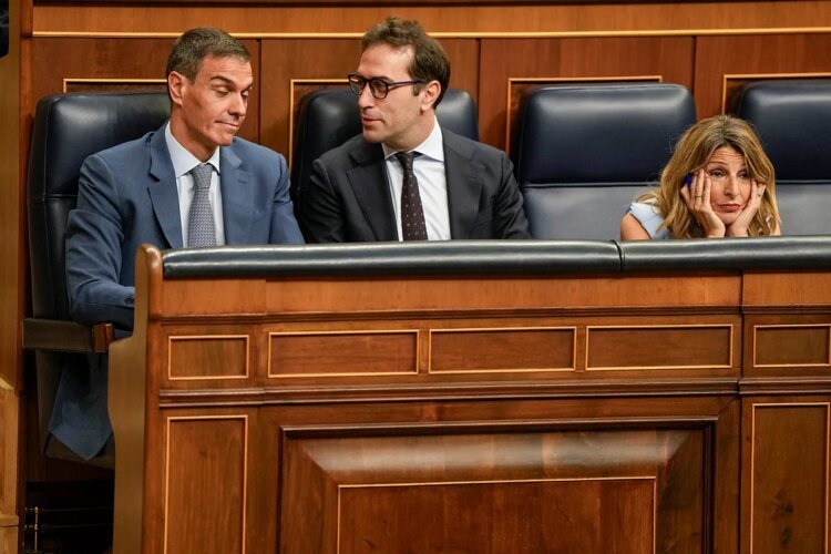 Moncloa boasts of "reasonable stability" while reducing its forecast of measures for this year to 179