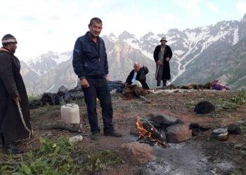 No unnecessary romance. How do Tajik shepherds live in the 21st century?