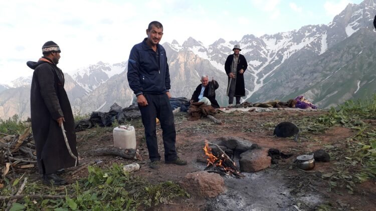No unnecessary romance. How do Tajik shepherds live in the 21st century?