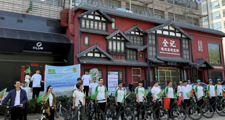 A Turkmen-Chinese bicycle race took place in Beijing