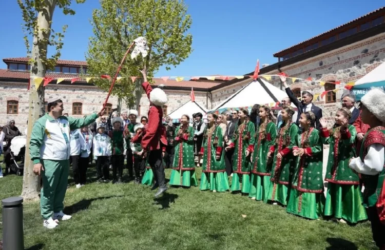 Students of the Döwletliler köşgi School represented Turkmenistan at the Turkic Children’s Games Festival