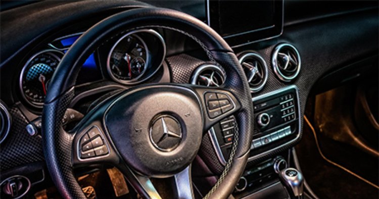 Mercedes is not giving up on big screens, but admits that the buttons win