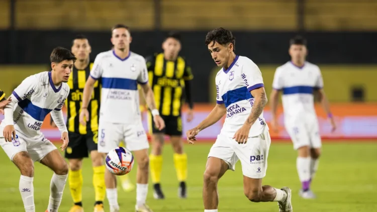 Peñarol 1-1 Defensor Sporting for the Apertura Tournament: the aurinegro improved but only for a while and has accumulated seven games without being able to win