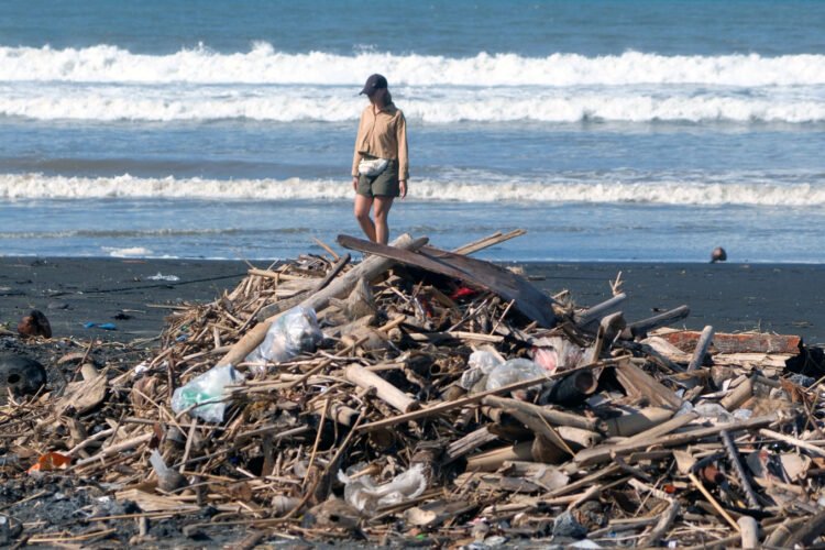 Tourism worsens Bali waste crisis – Regulations