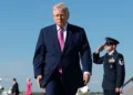 (VIDEO) “Evil bee” interrupted Trump in the middle of a statement, the scene from the White House made everyone laugh