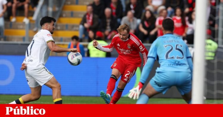 Benfica went to Famalicão to give Sporting hope in the fight for runners-up | National football