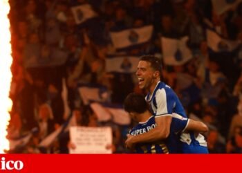The match resumes at Dragão: FC Porto 1, Alverca 0