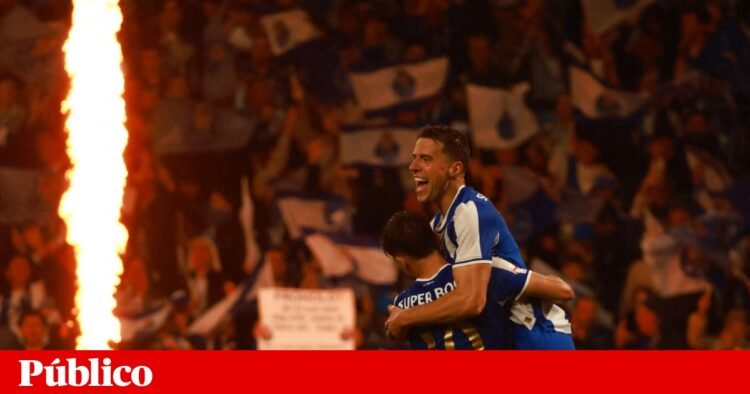 The match resumes at Dragão: FC Porto 1, Alverca 0