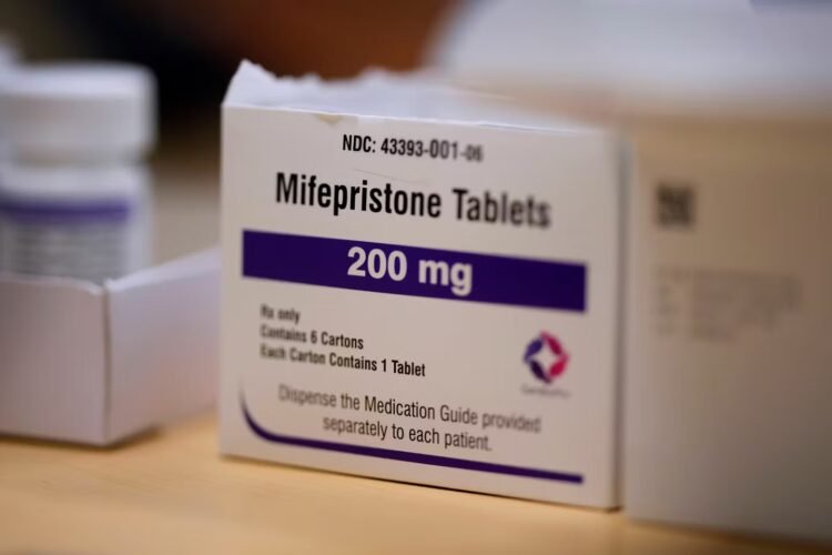 US court temporarily blocks access to abortion pills by mail