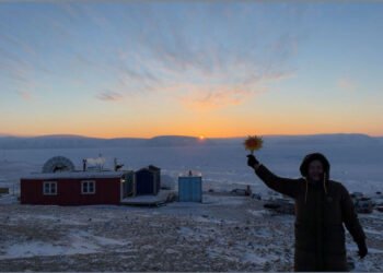 The winter darkness in Qaanaaq is over