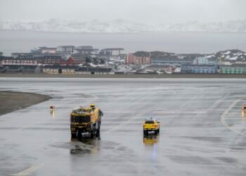 Flight had to return to Nuuk