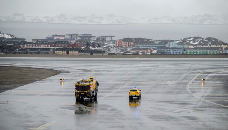 Flight had to return to Nuuk