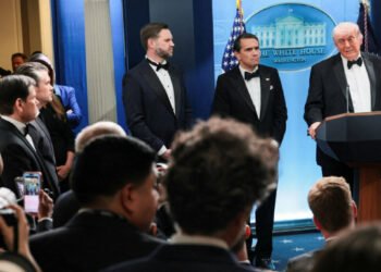 Media: Suspect wanted to shoot Trump administration officials