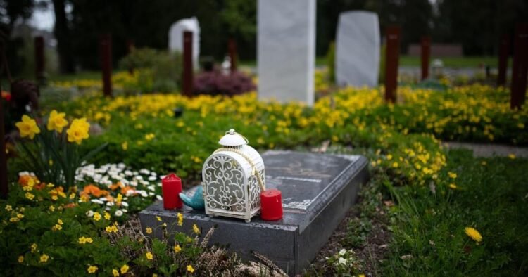 Graves for Muslims, Baha’is and Orthodox: Communities should find regional solutions