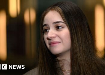 Antisemitism 'allowed to come into the open' says Bondi victim's daughterSheina Gutnick was the first person to give evidence at the royal commission investigating the attack.9 hrs agoAustralia