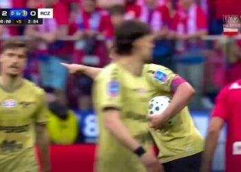 00:23Red in the cup finalHaaland-Cousin brutally kicks German world champion (40)2970