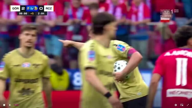 00:23Red in the cup finalHaaland-Cousin brutally kicks German world champion (40)2970