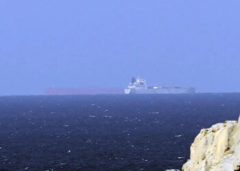 The US assures that none of its ships have been hit in Hormuz