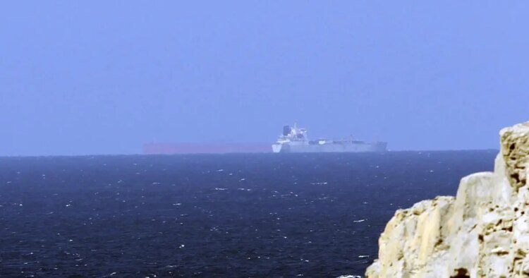 The US assures that none of its ships have been hit in Hormuz