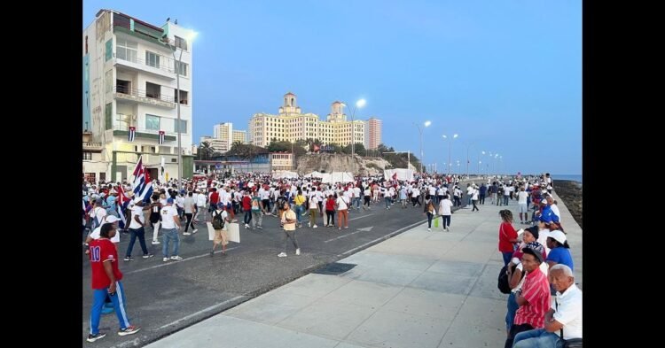 May 1st parade in Havana: fewer people and more tiredness under the sun