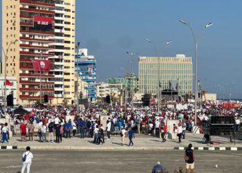 May 1: Half a million, according to the Government; disinterest, according to the street