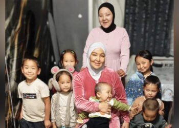 34-year-old resident of Karakol Nurgul Shakhtarbek kyzy is raising 8 children and expecting her ninth child