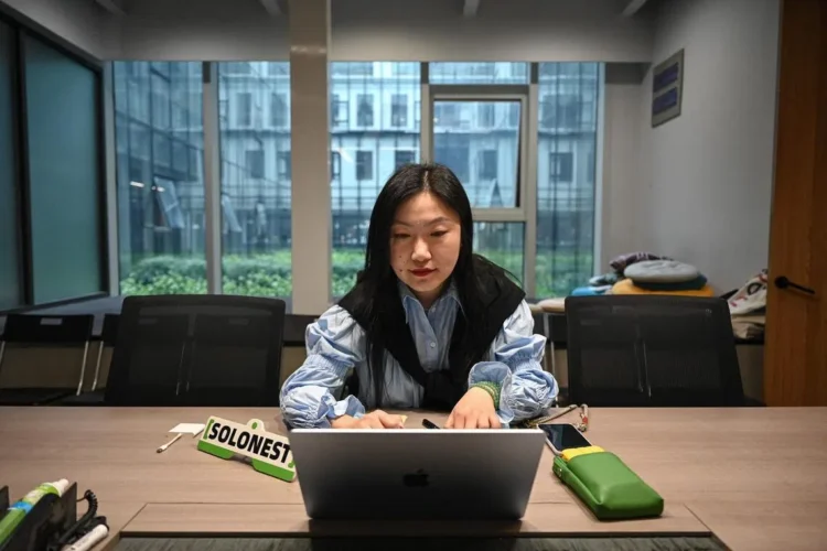 Young Chinese use AI to launch one-person firms over job anxiety