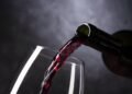 Customs adjusts the limit allowed for the entry of liquor in travelers’ luggage, lowering it from 5 liters to 3 liters | Economy | News