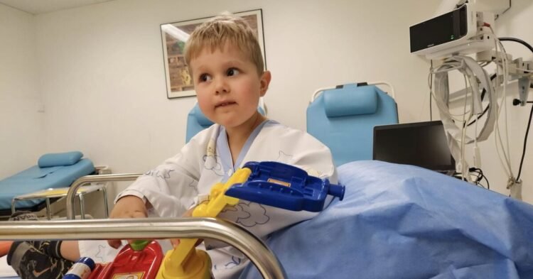 A painful family history: the son was diagnosed with the same disease that caused his father to lose his eyes