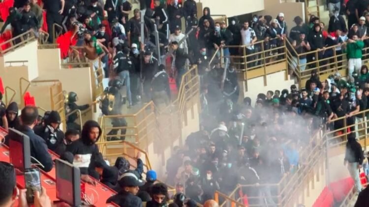 Violence in stadiums: the LNFP takes radical measures after the incidents of the AS FAR-Raja classico