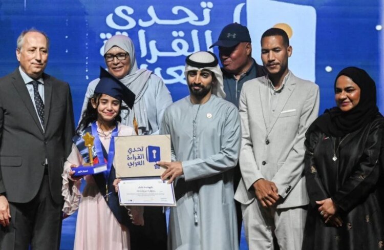 High school student Khadija Boumlik wins the national prize in the 10th edition of the “Arab Reading Challenge” competition