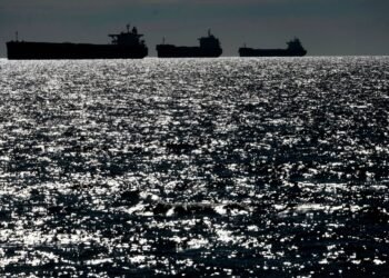 Russian ‘shadow fleet’ undeterred by Starmer’s threat as nearly 100 ships cross U.K. waters
