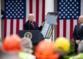 Trump announces new car tariffs against the EU