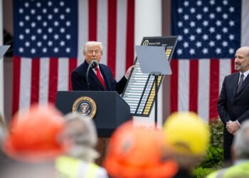 Trump announces new car tariffs against the EU
