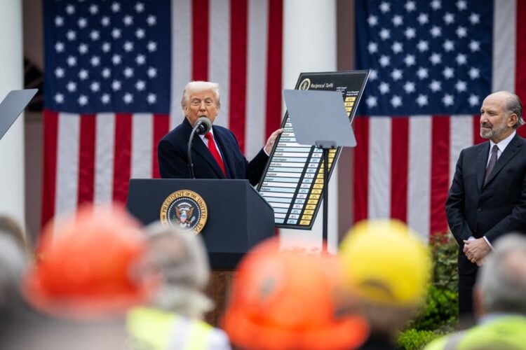 Trump announces new car tariffs against the EU