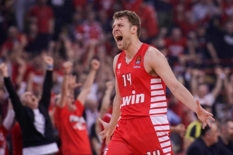 Olympiakos and Fenerbahce storm to 2:0 in the Euroleague quarter-final series